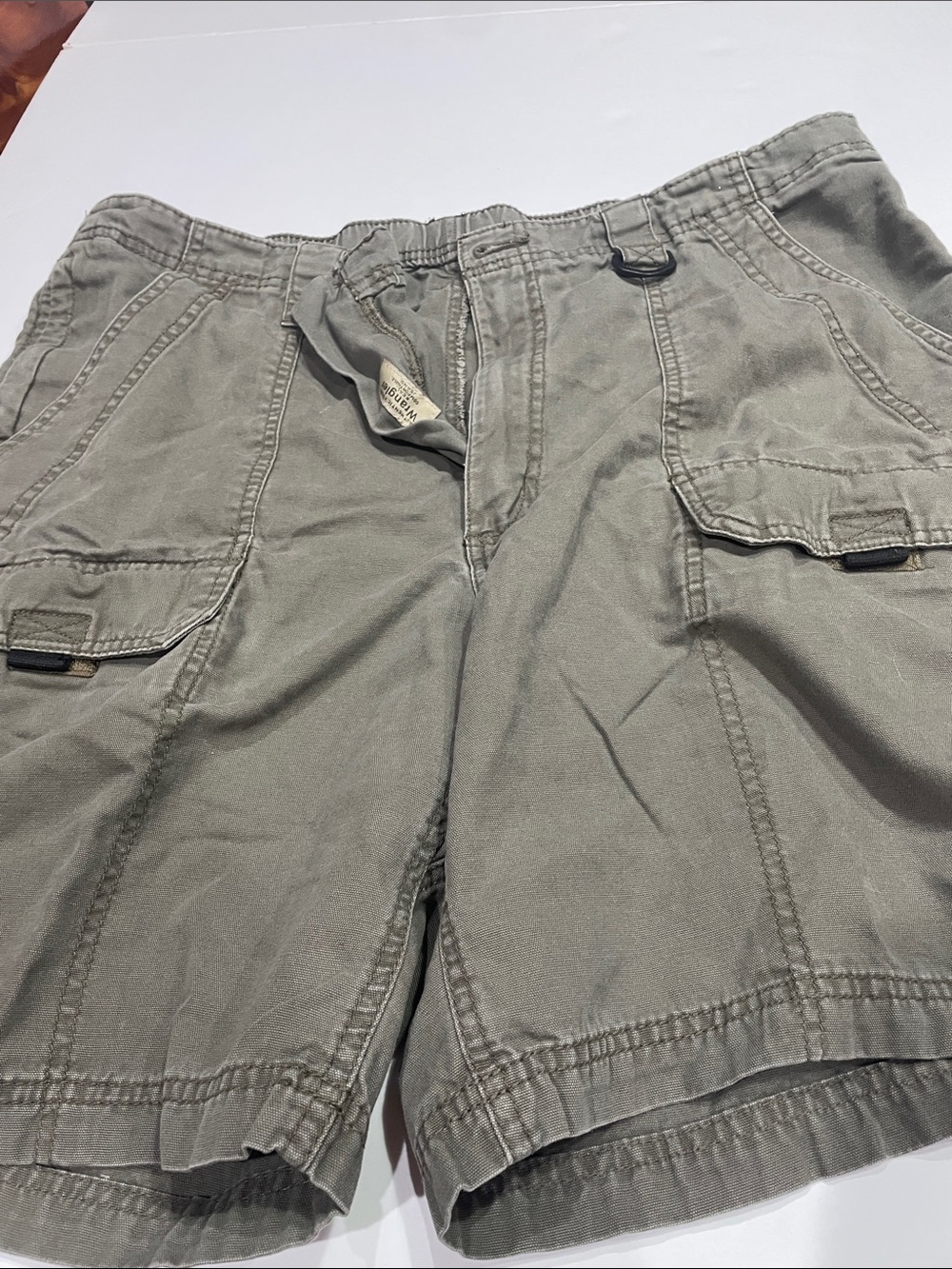 Wrangler Olive Cargo Shorts — Classic Utility Style - Picture 1 of 3